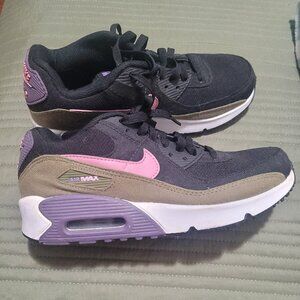 Nike youth sneakers 6.5